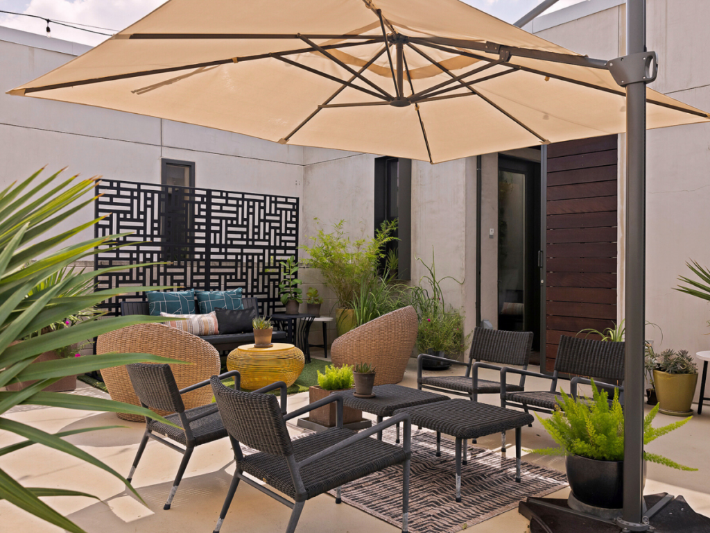 Heywood-Hotel-Courtyard-Patio