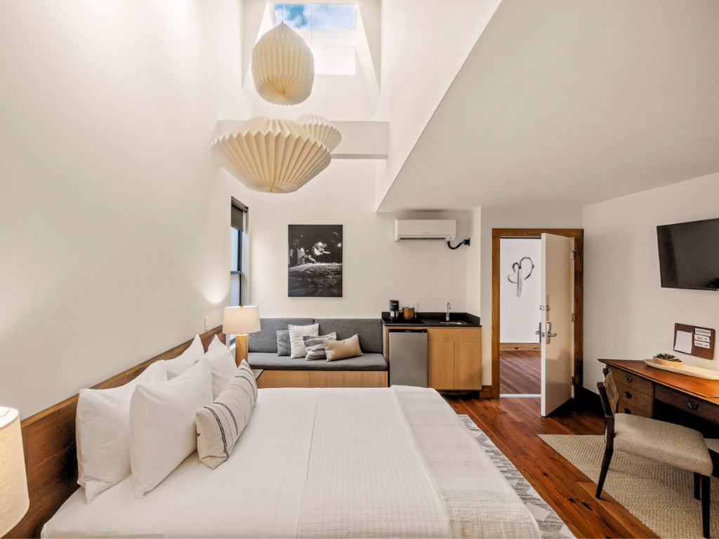 Room-2-Queen-Deluxe-Skylight