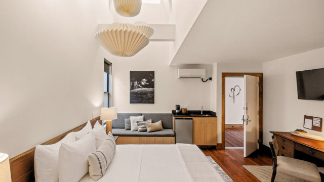 Room-2-Queen-Deluxe-Skylight